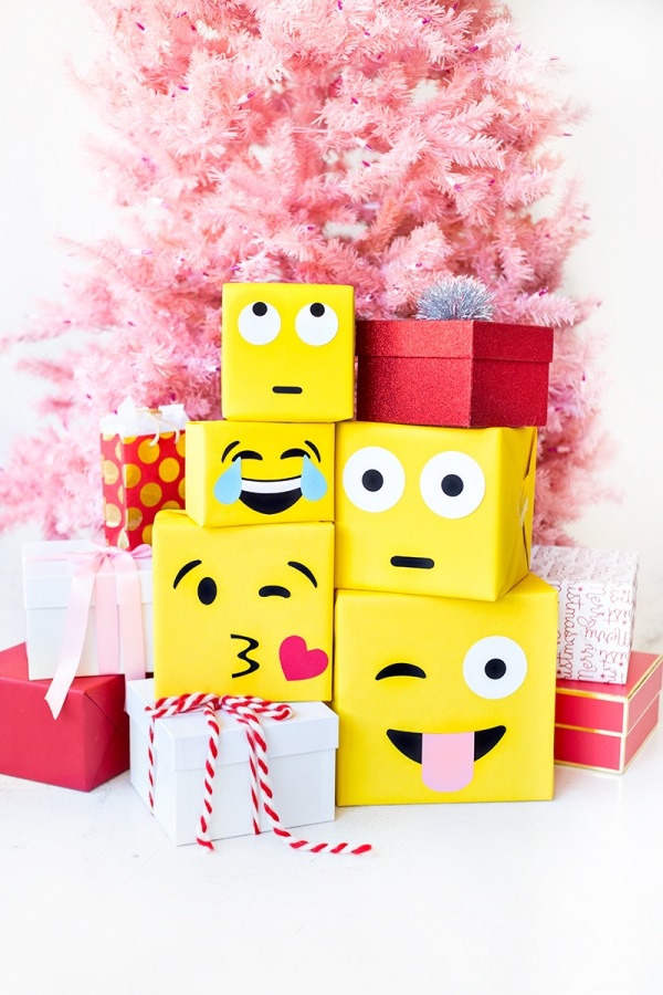 DIY Emoji Gift Wrap | studiodiy.com