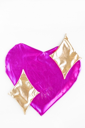DIY Emoji Heart Pillow | studiodiy.com
