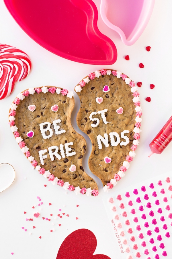 BFF Cookie Cake | studiodiy.com