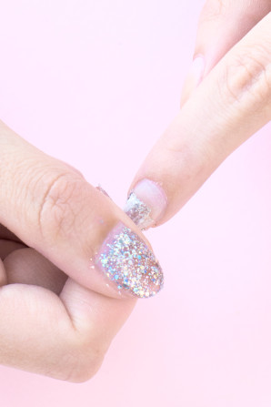 How to Remove Glitter Nail Polish | studiodiy.com
