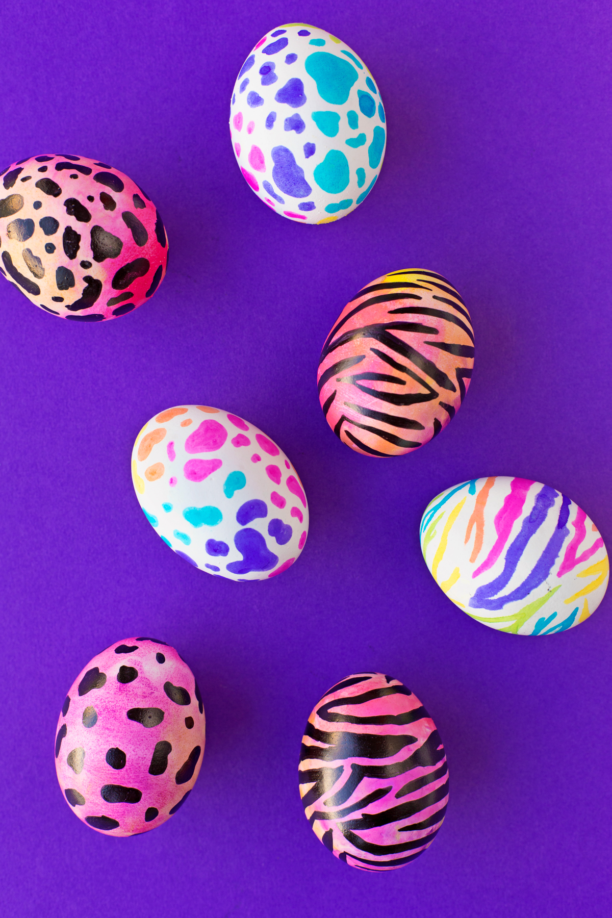 DIY Lisa Frank Easter Eggs | studiodiy.com - Studio DIY