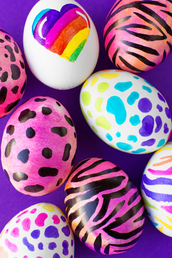 DIY Lisa Frank Easter Eggs | studiodiy.com