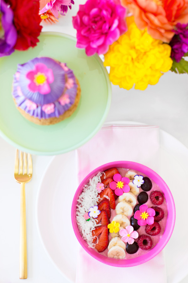 Flower Power Smoothie Bowls | studiodiy.com