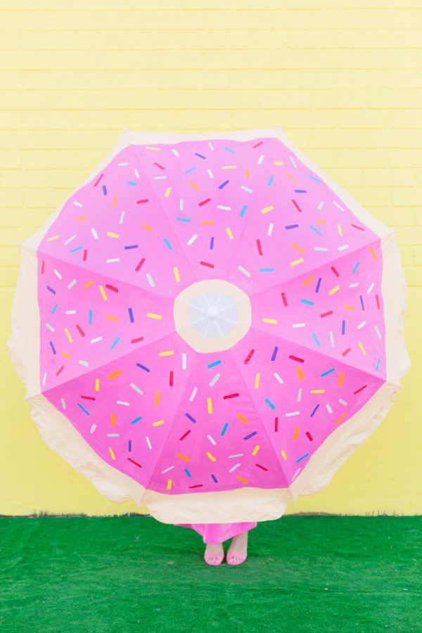 DIY Donut Beach Umbrella | studiodiy.com