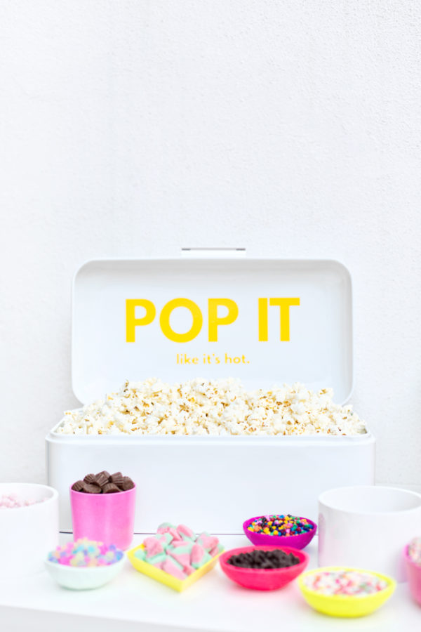 DIY Popcorn Bar for Backyard Movie Nights | studiodiy.com
