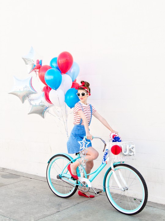 DIY Fourth of July Balloon Bikes