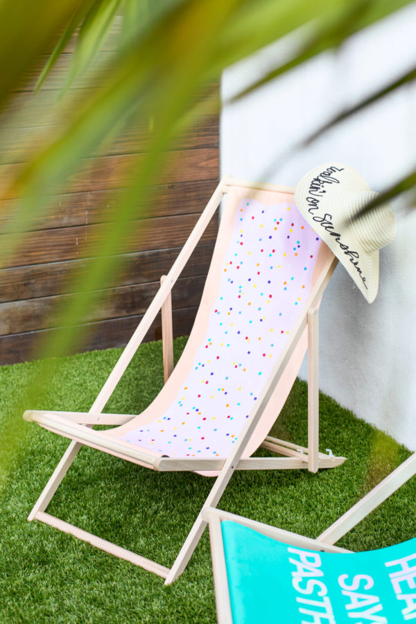 DIY Pop Tart Beach Chair | studiodiy.com