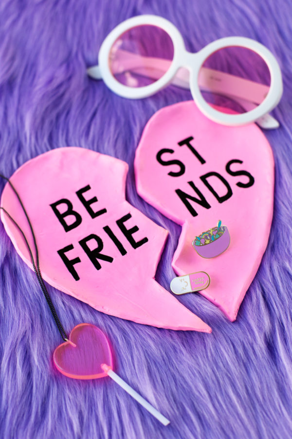 A ring dish that says best friends