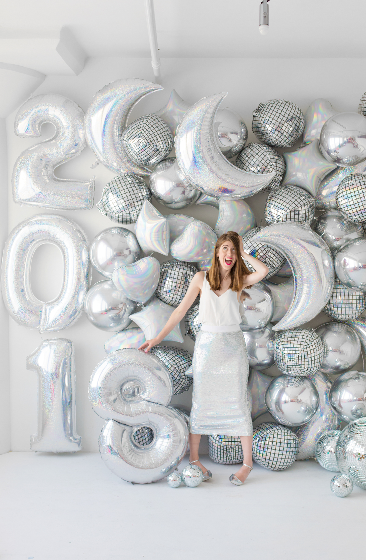 DIY Holographic Balloon Backdrop for New Year's Eve - Studio DIY