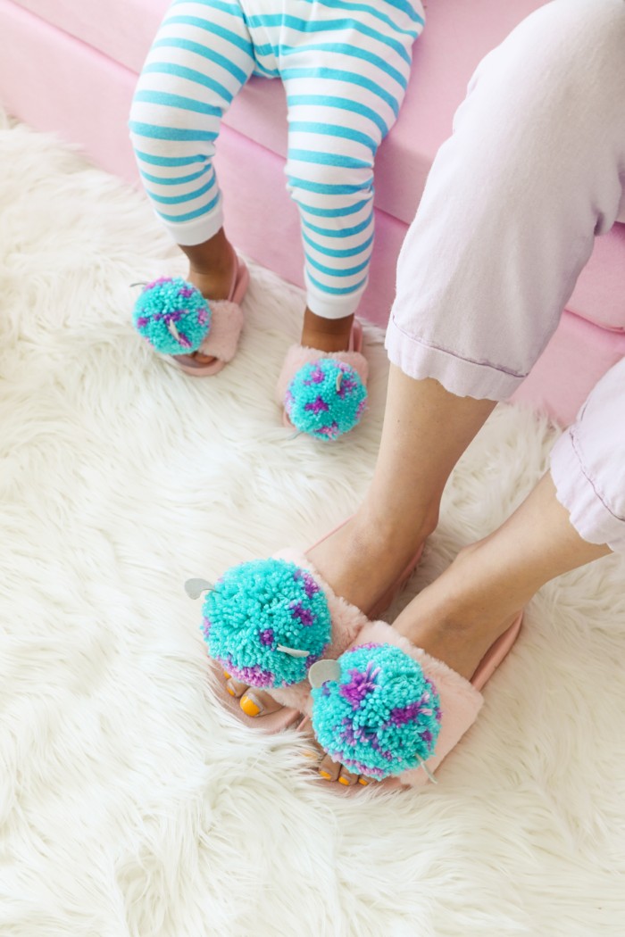 Inc pom pom online slippers