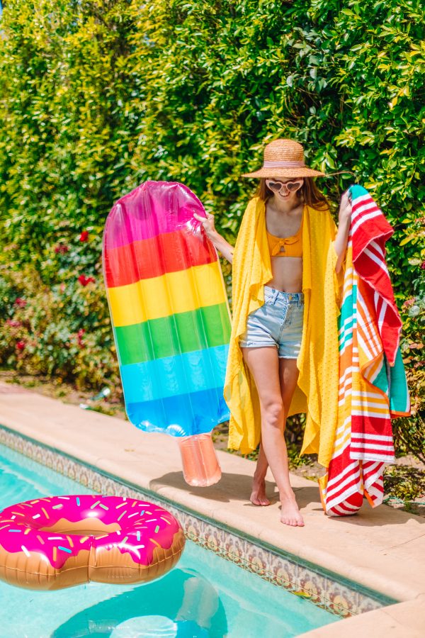 What to Pack for a Family Pool Day