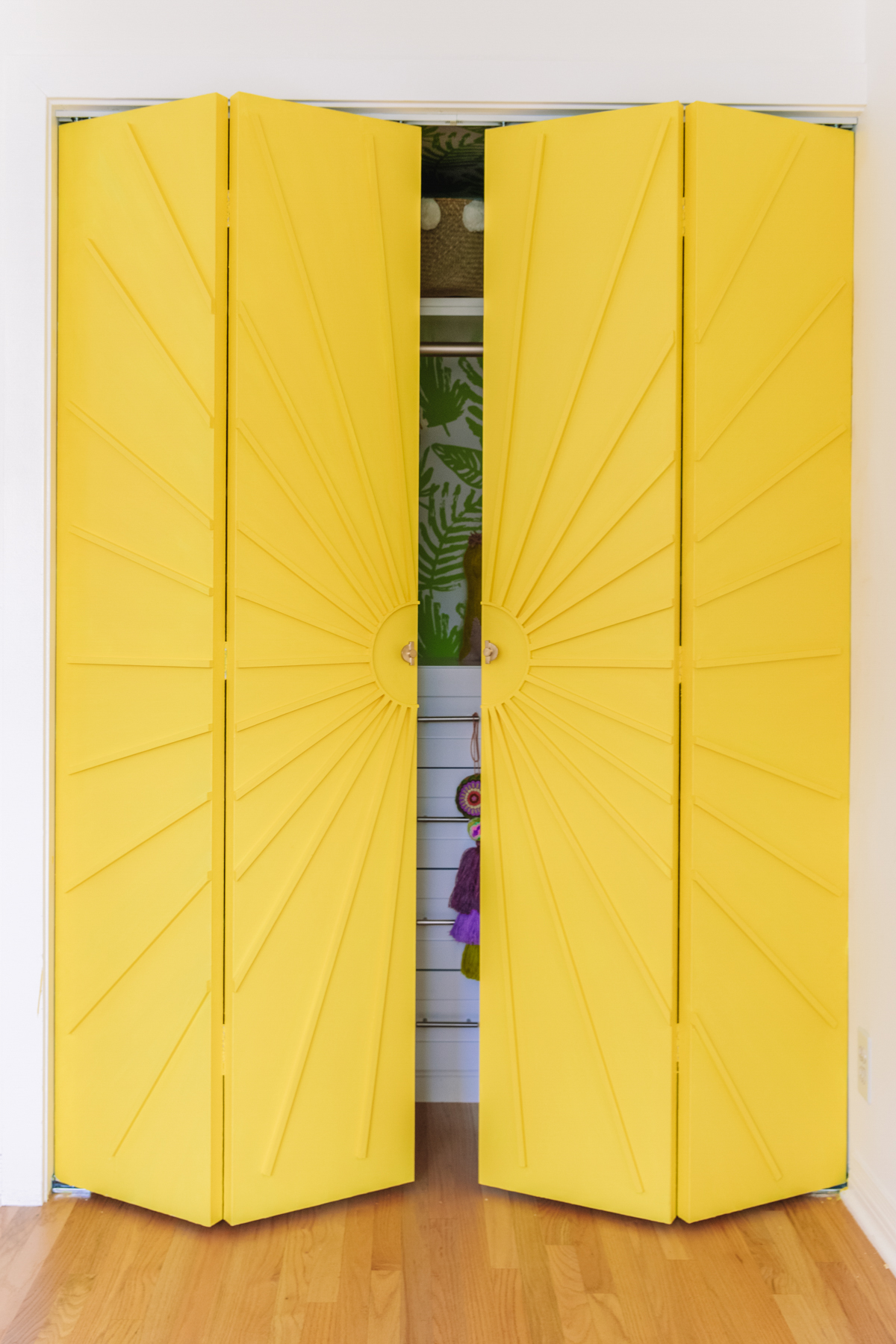 accordion closet doors