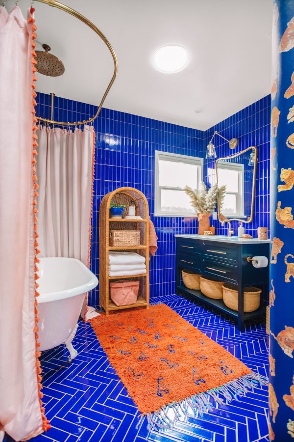 A bathroom with blue tiles