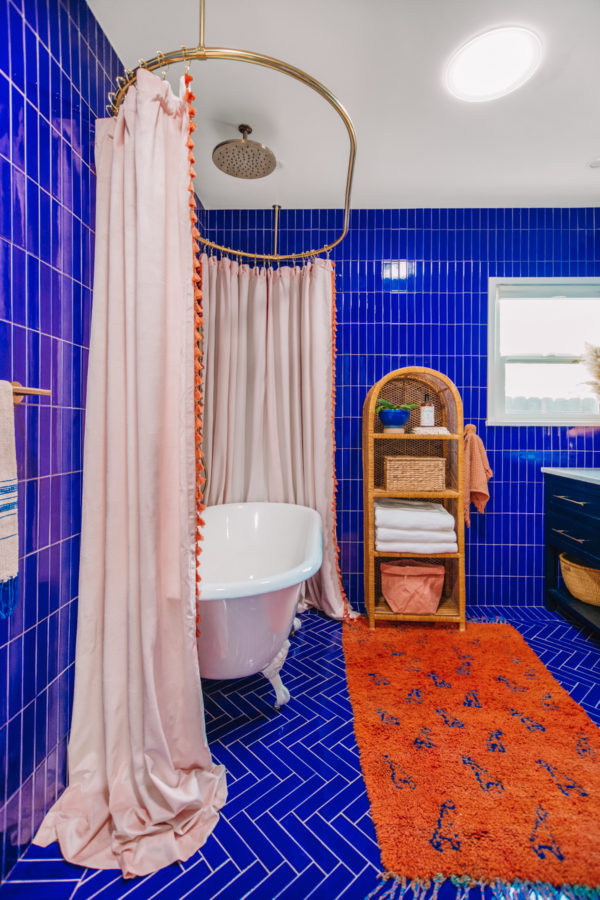 A bathroom with blue tiles