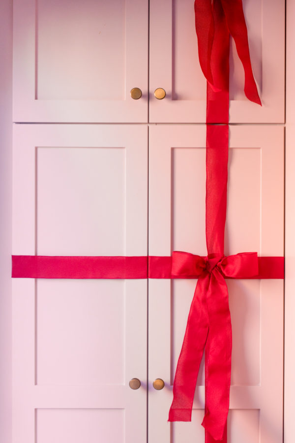 How to Make a Bow for Presents and Decor