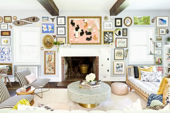 Gallery Wall Layout: How to Make a Living Room Gallery Wall - VIV