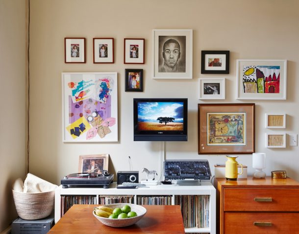 How To Make A Gallery Wall (Selecting, Arranging + Layout Ideas ...