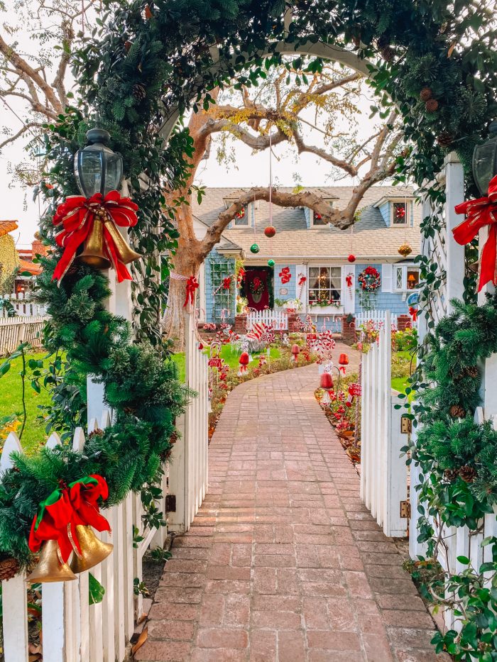 The front of a house with Christmas decorations