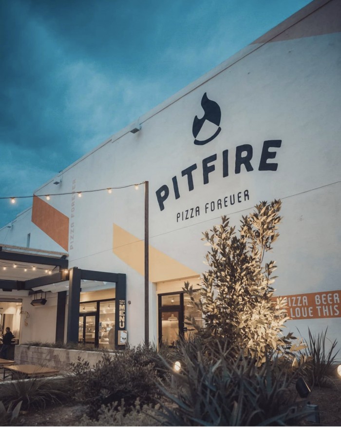 Pitfire Pizza outdoor patio in Los Angeles