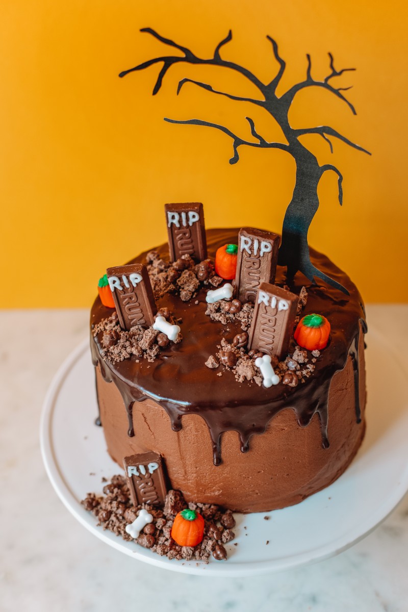 Three Easy Halloween Cake & Cupcake Ideas - Studio DIY