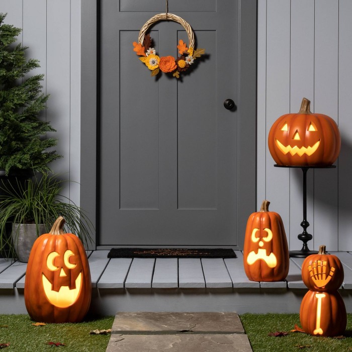 Outdoor Jack-o-Lanterns in front of a gray door