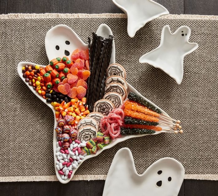 Ghost Serving Platter with candy