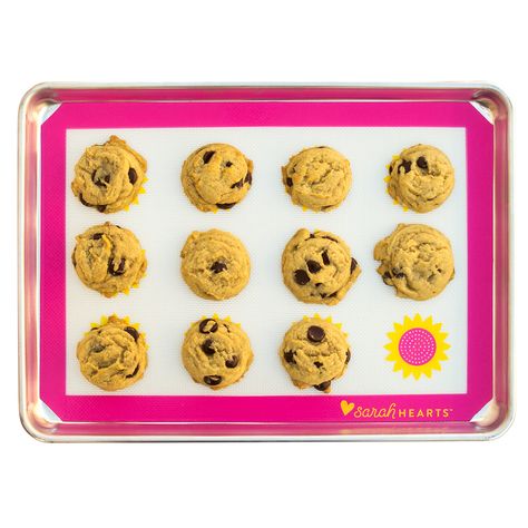 Silicone baking mat with cookies on it