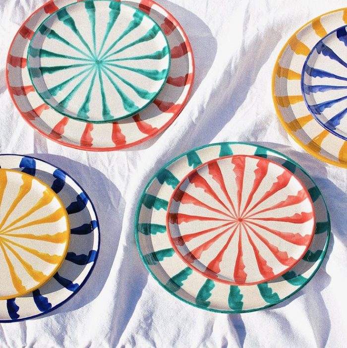 Plate with striped; comes in different colors! 