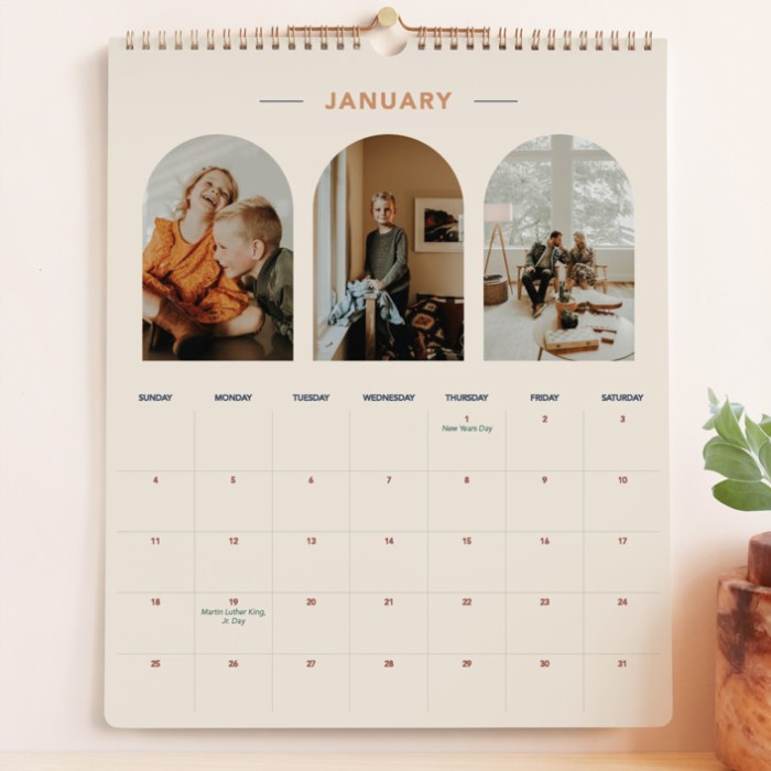 https://studiodiy.com/wp-content/uploads/2021/11/Custom-Photo-Calendar-700x700.jpg