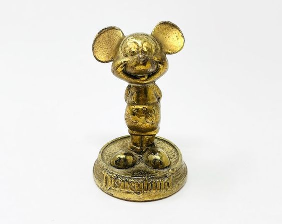 https://studiodiy.com/wp-content/uploads/2021/11/Disney-Paperweight.jpg