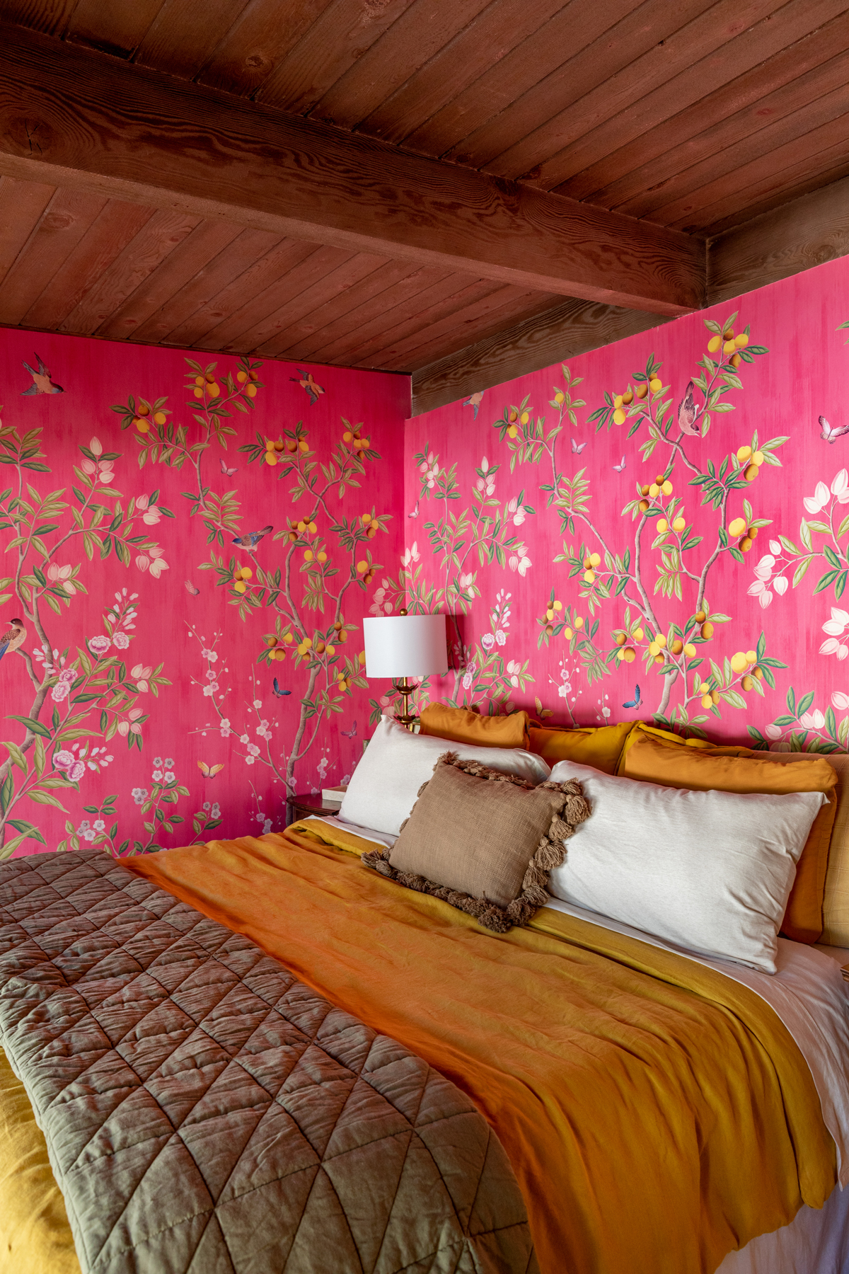 <div>A Bold & Cozy Guest Bedroom</div>