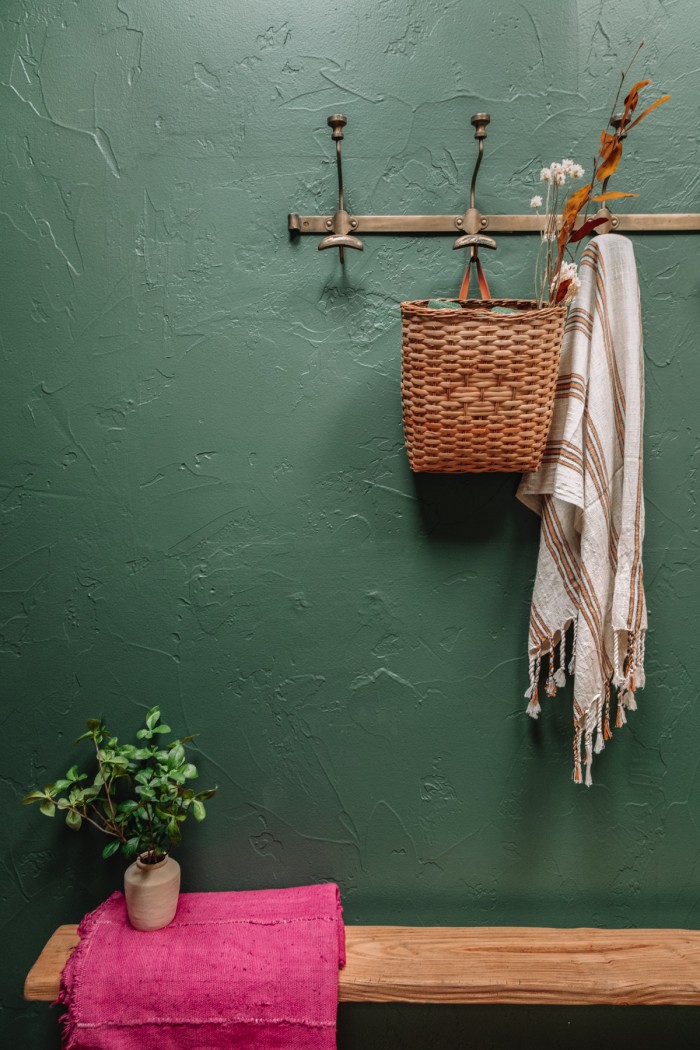 https://studiodiy.com/wp-content/uploads/2023/01/Dark-Green-Bathroom-8-700x1050.jpg