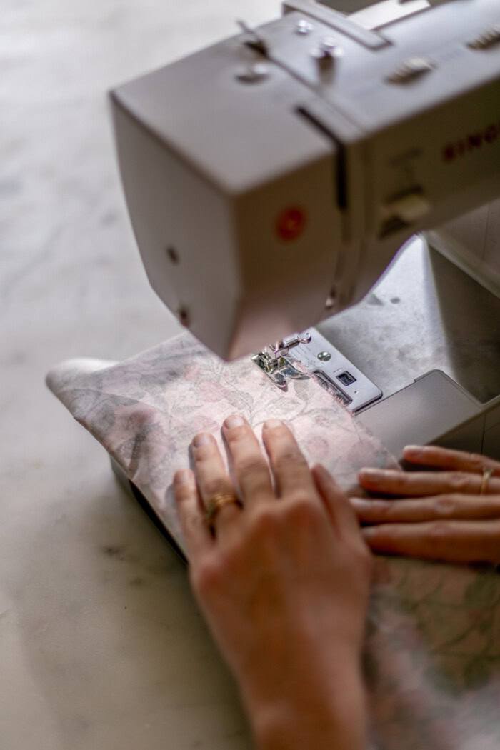 sewing machine sewing fabric