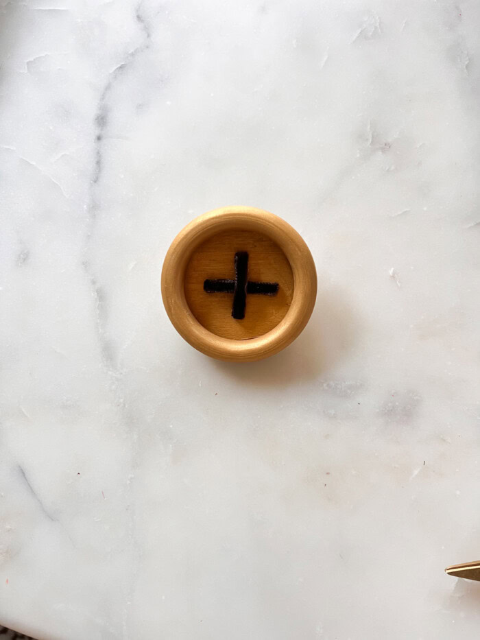 gold button